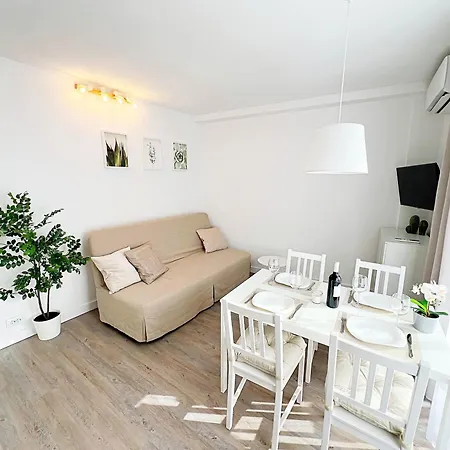 1 Bedroom In Americas!